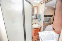(RV2) Paradise in Sargent. Saltwater canal, minutes to ICW and beach.