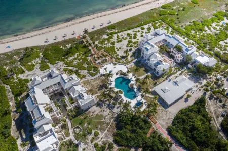 Spectacular 3 Bedroom Beachfront Condo