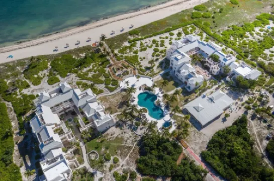 Spectacular 3 Bedroom Beachfront Condo