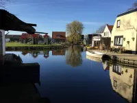 Modern, bright vacation home with lots of sun and its own jetty Hotels in Wervershoof