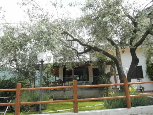 holiday home a few km from the Sorrento peninsula with garden and parking space