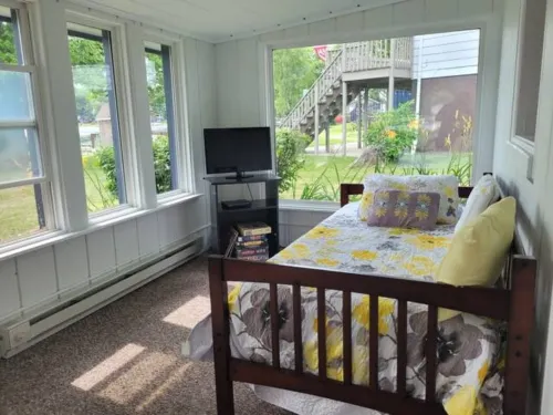 Family-friendly lakefront cabin with large outdoor space!