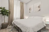 Artistic King Bed Apt w/Free Parking Built in 2023