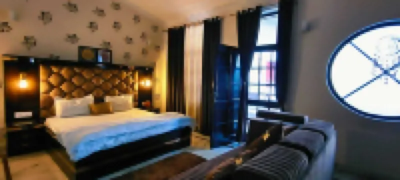 Tranquil Riverside Elegance: Luxury Retreat with Captivating Views by the Ganges