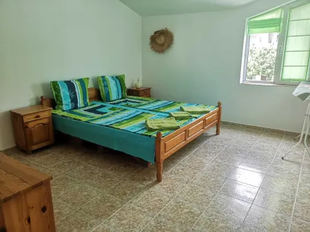 Retro house just 5 minutes from the beach and 5 minutes from the center Отели в г. Несебыр