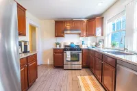 Adams Village 6-Bed Apt: City Perks, Suburban Vibe Hotels near T-Mobile