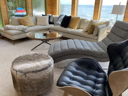 The raw beauty of Georgian Bay waterfront home Отели в г. Тини