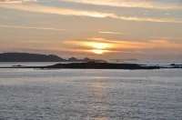 Well-equipped house with sea views Hotels in Trevou-Treguignec