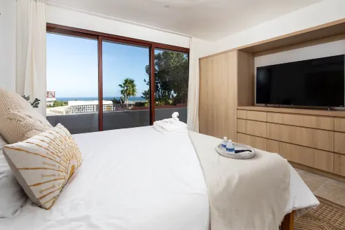 Ocean Views from every room! Modern Condo near the beach. No cleaning Fees!