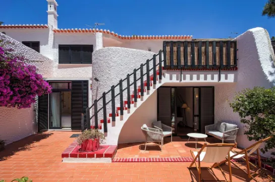 (RARE Traditional Family Villa 100m from the beach and city centre