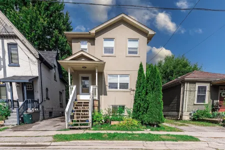 Elegant & Private Apartment With Full Kitchen - Short Walk to Downtown London