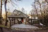 Connestee Falls Lake Front with Hot Tub, Family Friendly, Mountain living!