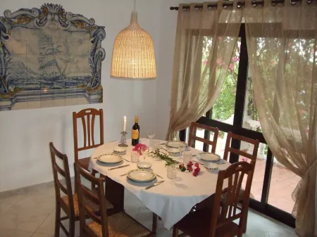 Pretty holiday home with pool and garden for the whole family from 2 to 8 pax