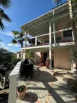 Just Peachy Private Pool Villa, Ford Bronco, Solar+Battery backup, near Cruz Bay Hotels in 