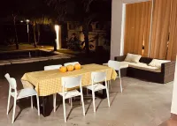 Amplia Villa, ideal para relajarse, caminar por  jardines y disfrutar del mar.