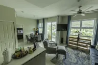 "The Oasis" PH 1 BR with AC, WiFi, complimentary Netflix & 24/7 security.