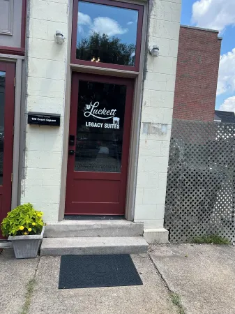 WILLIAM FORREST SUITE                                    Newly renovated suite!