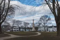 Just Renovated-Spacious 3 Bedroom-Downtown Plymouth-Private-Parking-Yard & MORE