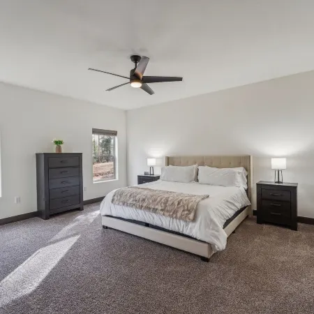 Scenic Golf Retreat With Modern Comforts & Fireplace 4 Bedroom Townhouse