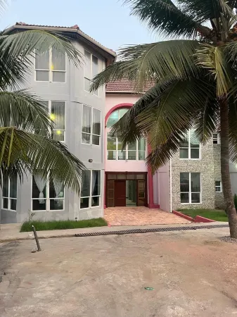 Gye Nyame Grand Beach Resort Отели в г. Mankwadze