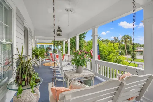 Goodbread House Bed and Breakfast - Homestay