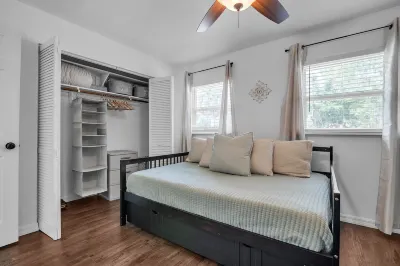 Be Our Guest - Cozy Townhome Near Downtown Ocala 2 Bedroom Townhouse Hotels near Silver Springs State Park