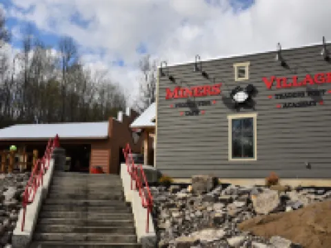 Grand Colonial B&B Hotels in Herkimer County