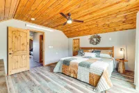 3 Mi to Trails: Secluded Eagar Cabin w/ Mtn Views! - balcony