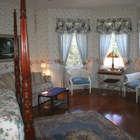 Heron Cay Lakeview Bed & Breakfast