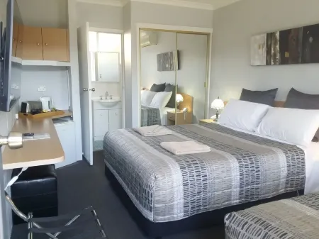 White Manor Motel Отели в г. Бинхура