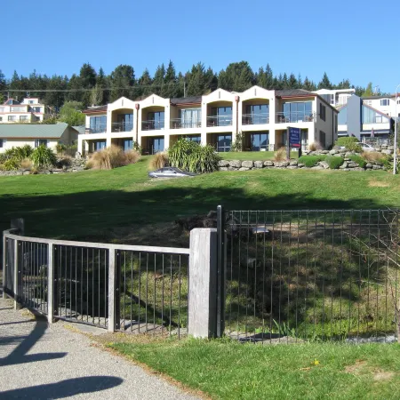 The Moorings Motel and Apartments