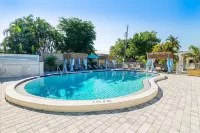 Latitude 26 Waterfront Boutique Resort - Fort Myers Beach - Pools