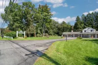 Birches Motel Hotels in Wilton