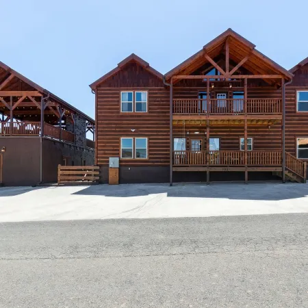 Splash Mountain Lodge 8 Bedroom Cabin
