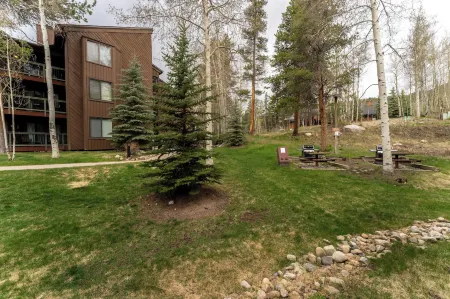 Wild Irishman #1030 by Summit County Mountain Retreats Отели в г. Кистон