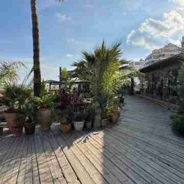 Seaside Larnaca Makenzie- 50m to Beach Hotel Exterior