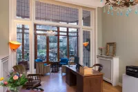 Boutique Hotel de Blauwe Pauw Hotels in Гертоґенбос