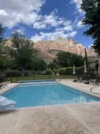 Driftwood Lodge - Pools