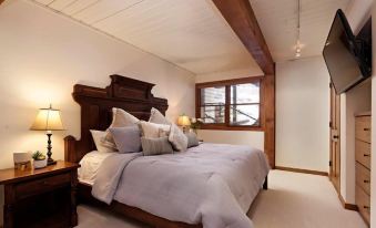 Snowmass Village 2 Bedroom Platinum-Rated Ski in, Ski Out Condo