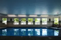 Wood River Inn & Suite - مسبح