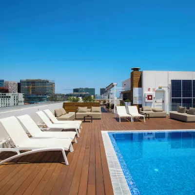 زد تي ذا جولدن هوتل بارثيلونا Hotels near شاطئ بوجاتيل