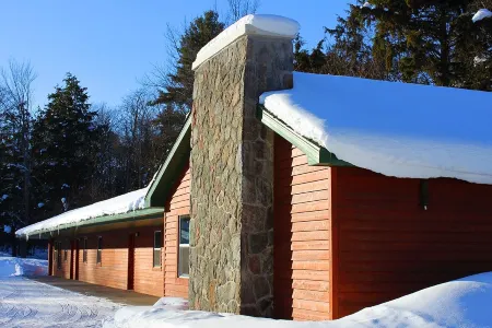 Tahquamenon Suites Lodging