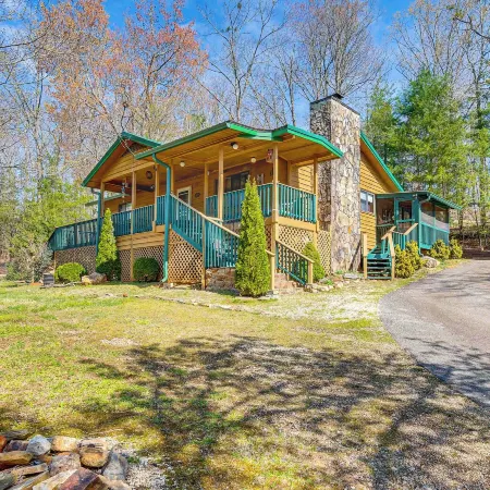Murphy Cabin w/ Deck, Grill & Private Pond!