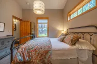 Neighborhood Nest 2 Bedroom Home by RedAwning - balcony