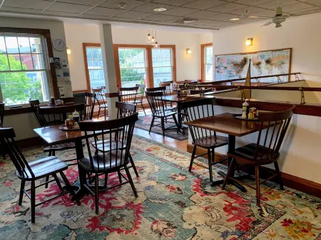 Camden Riverhouse Hotel and Inn