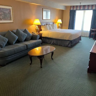 Hardman House Hotels near Carson Shopping Center