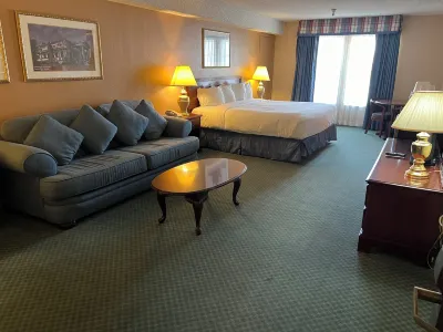 Hardman House Hotels near Lowe's Garden Center