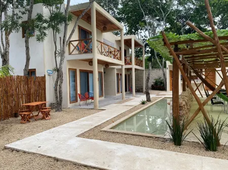 Hotel y Eco-Cabañas Azul María Bacalar