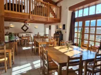 L'Auberge de la Source Hôtels à : Saint-Marcel-d'Urfé