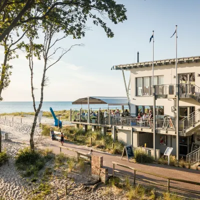 StrandResort Markgrafenheide Hotel berhampiran Pantai Warnemünde